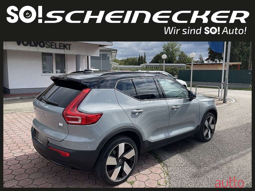 2024' Volvo XC40 photo #2