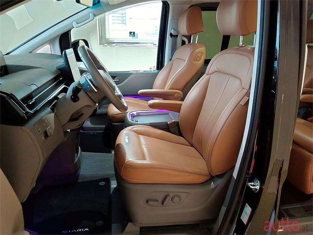 2022' Hyundai Staria photo #3