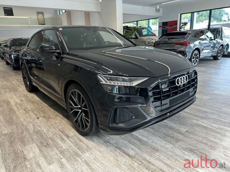 2019' Audi Q8 photo #2