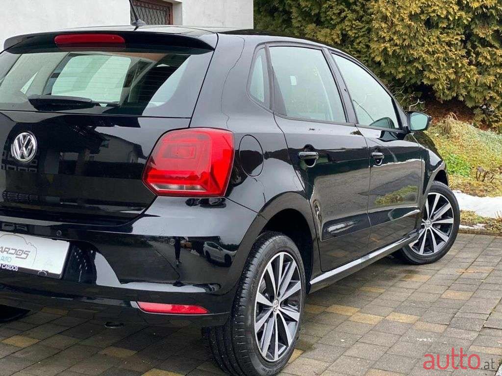 2017' Volkswagen Polo photo #5
