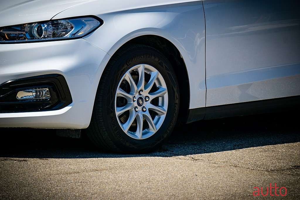 2020' Ford Mondeo photo #6