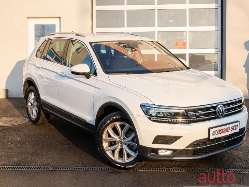 2020' Volkswagen Tiguan photo #3