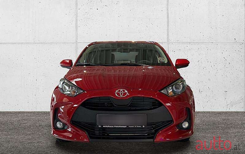 2023' Toyota Yaris photo #2