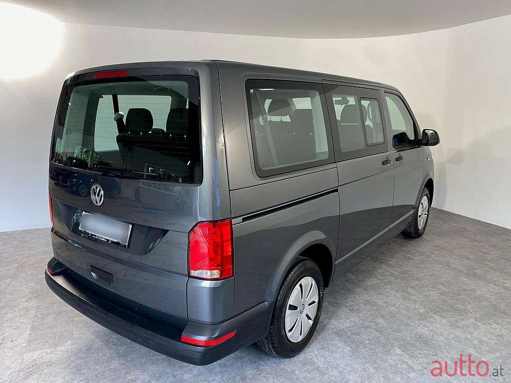 2022' Volkswagen Caravelle photo #3