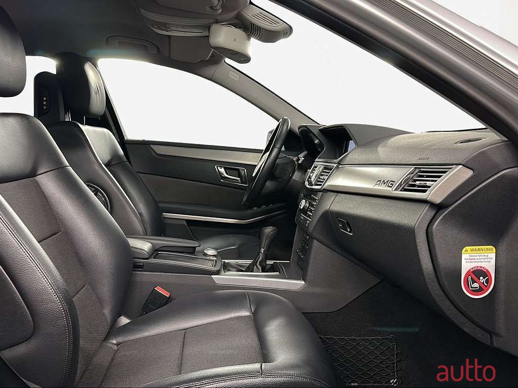 2012' Mercedes-Benz E-Klasse photo #4