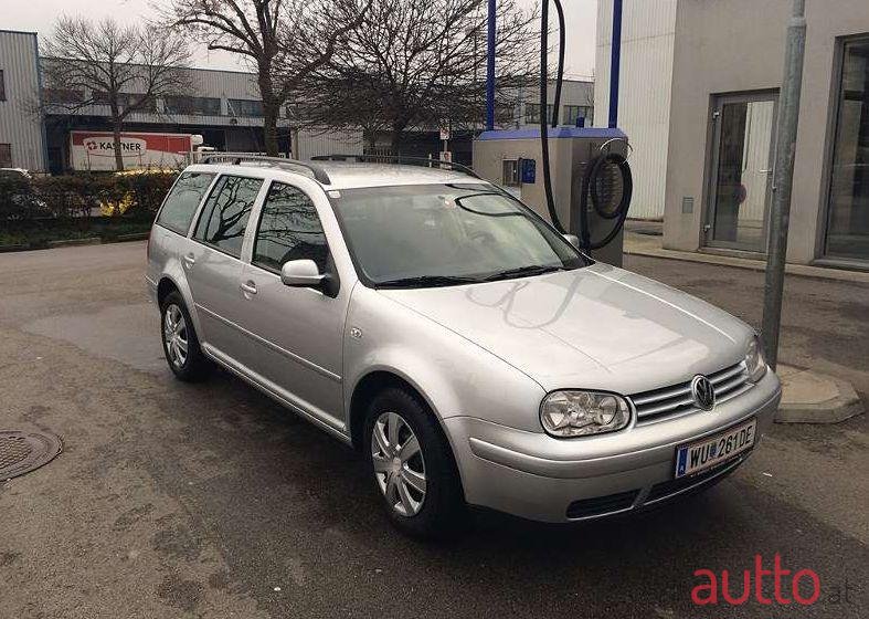 2002' Volkswagen Golf photo #1