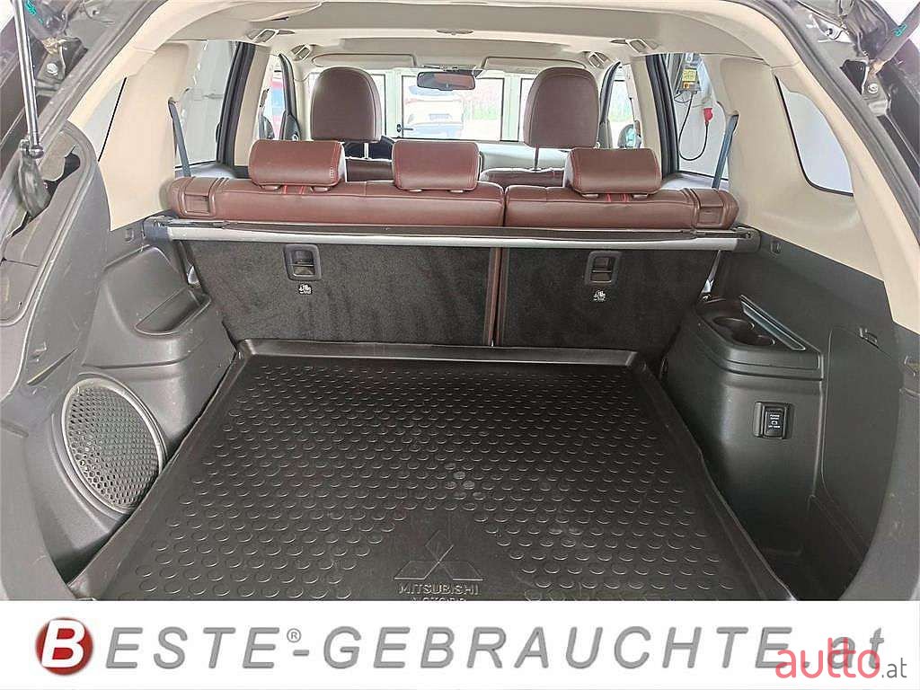 2016' Mitsubishi Outlander photo #6