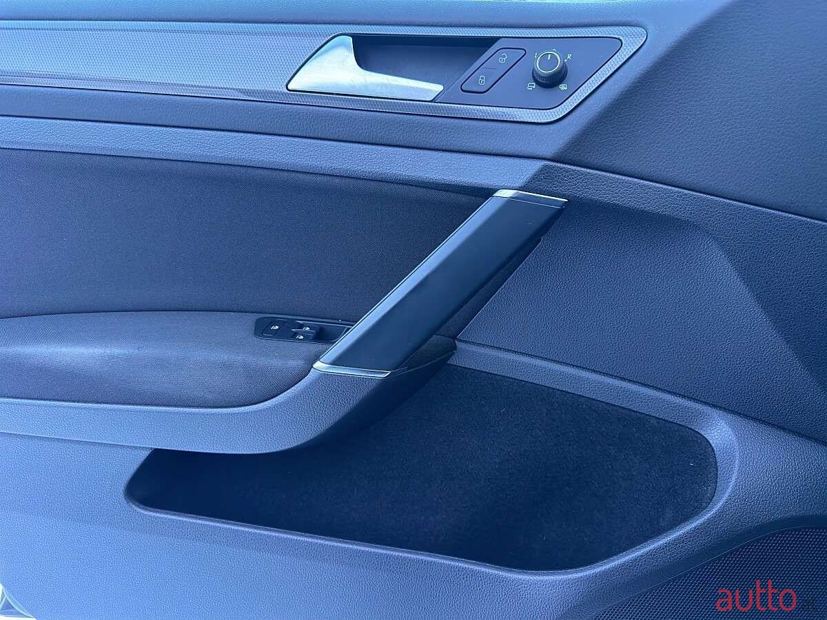 2019' Volkswagen Golf photo #6