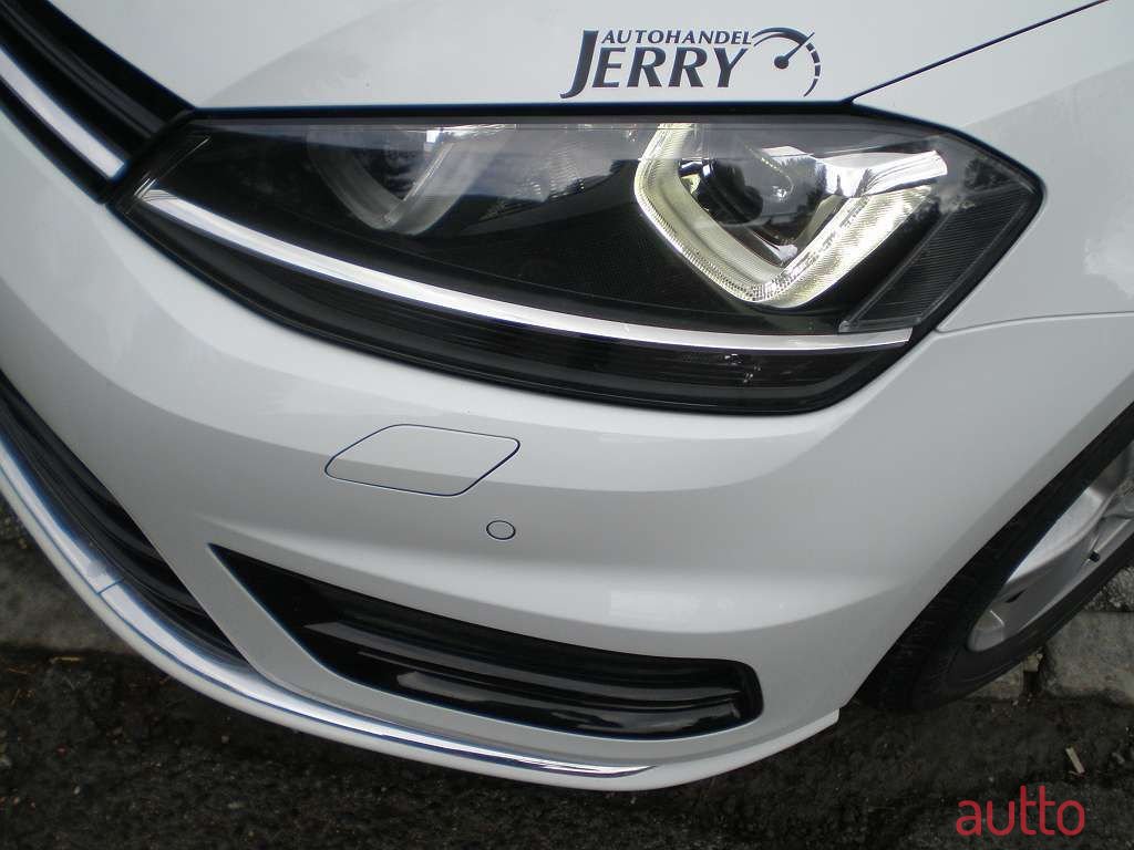 2015' Volkswagen Golf photo #2