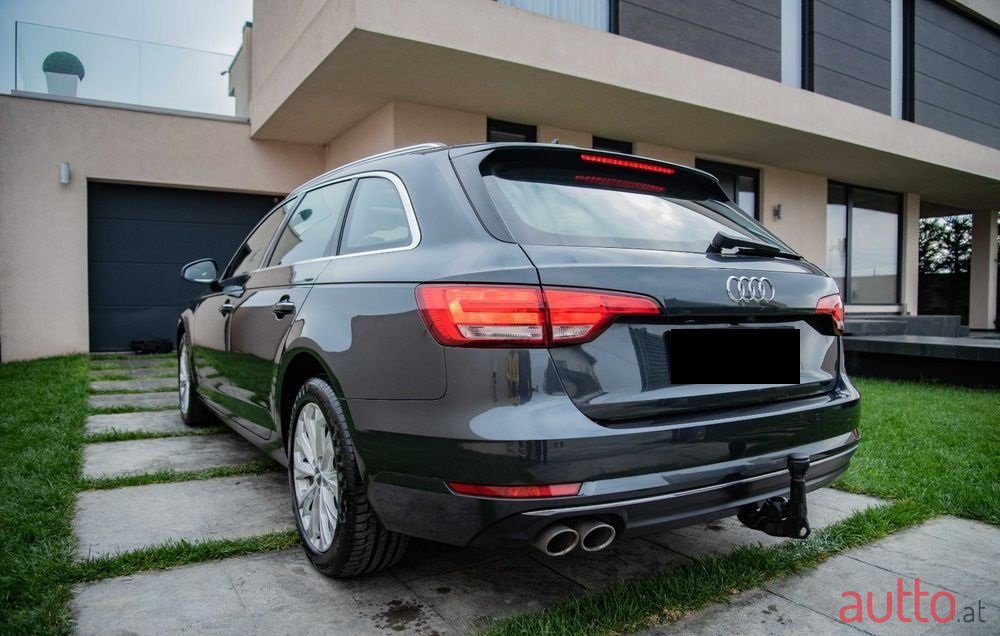 2017' Audi A4 Avant photo #4