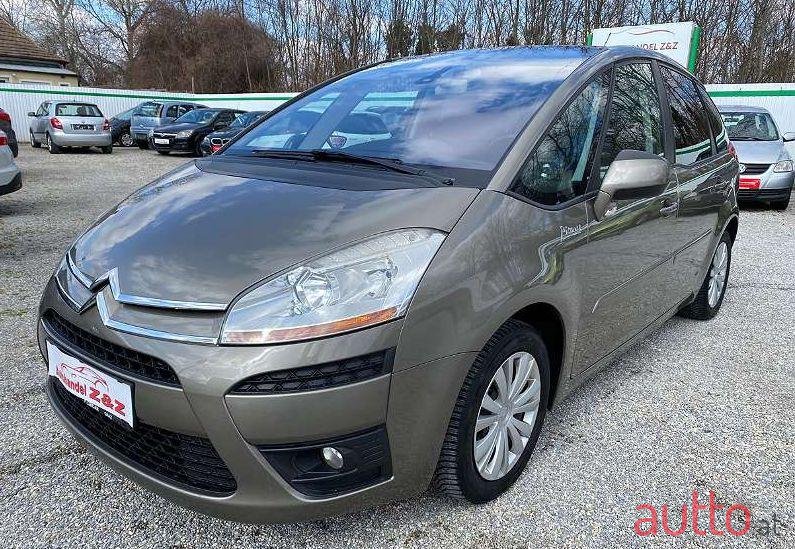 2010' Citroen C4 Picasso photo #2