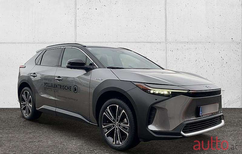 2022' Toyota bZ4X photo #3
