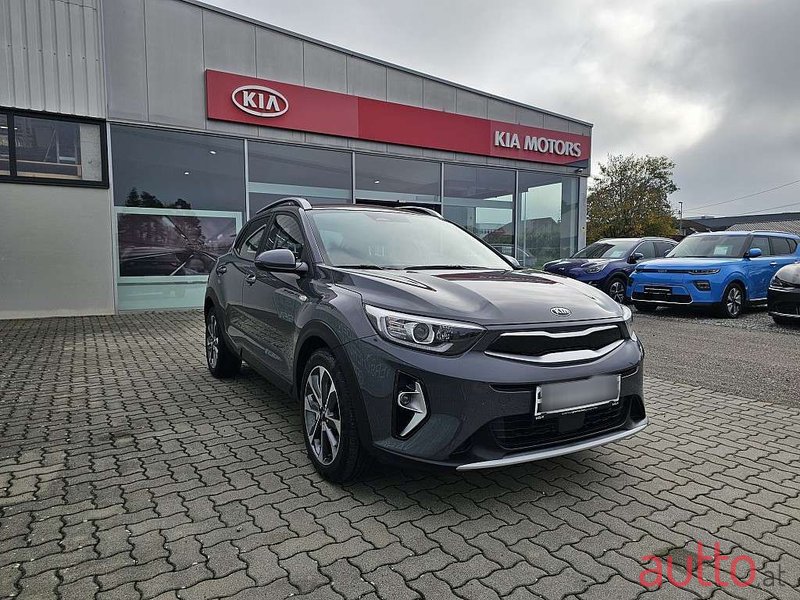 2021' Kia Stonic photo #2