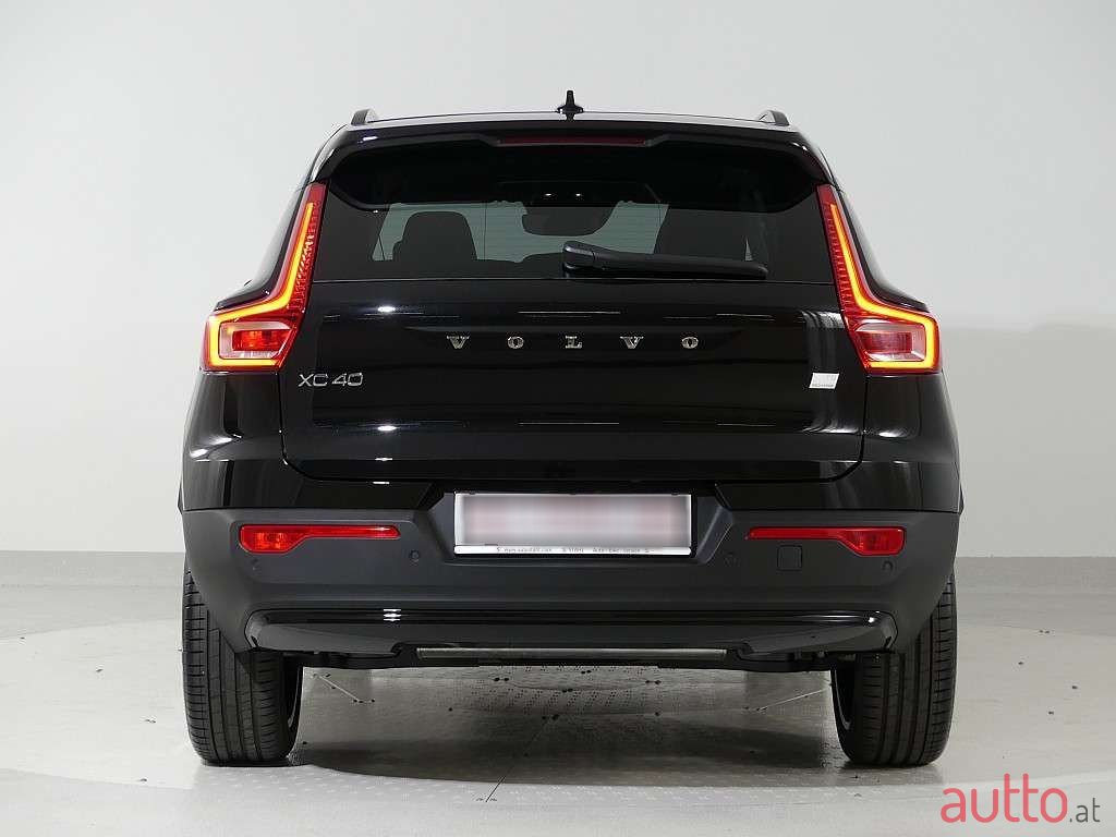 2022' Volvo XC40 photo #6