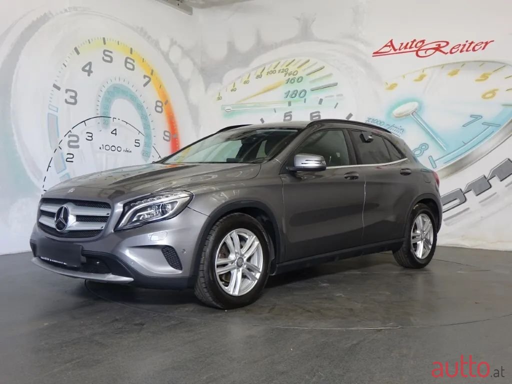 2017' Mercedes-Benz Gla-Klasse photo #2