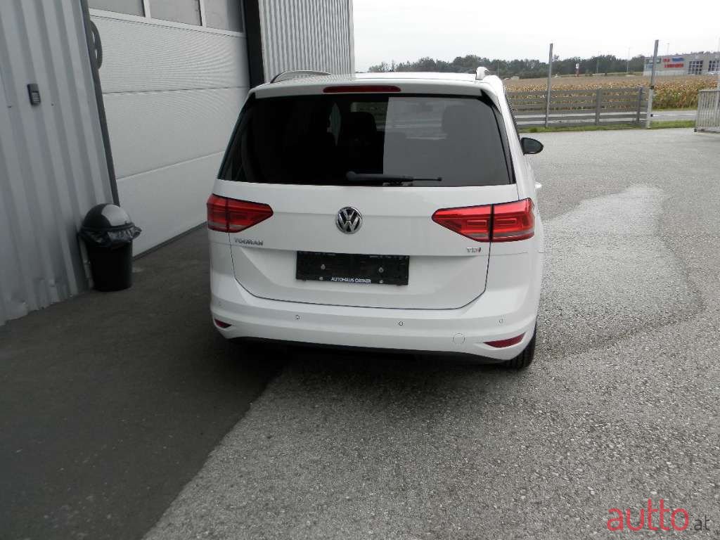2015' Volkswagen Touran photo #6