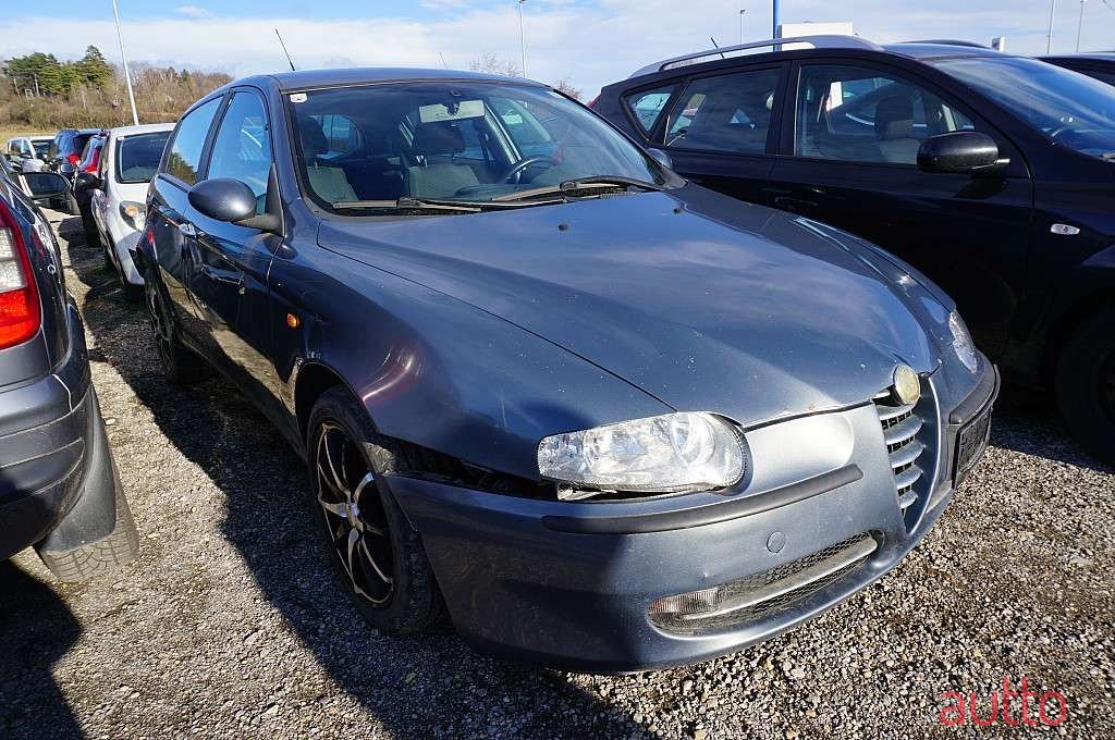 2004' Alfa Romeo 147 photo #2