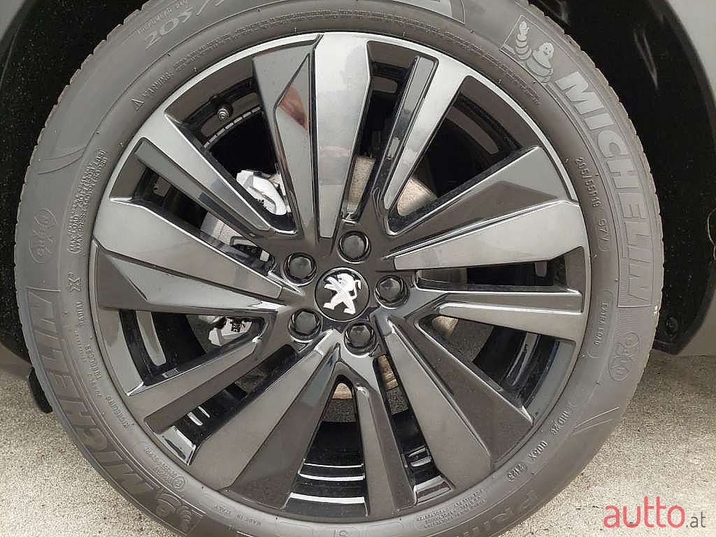 2023' Peugeot 5008 photo #6