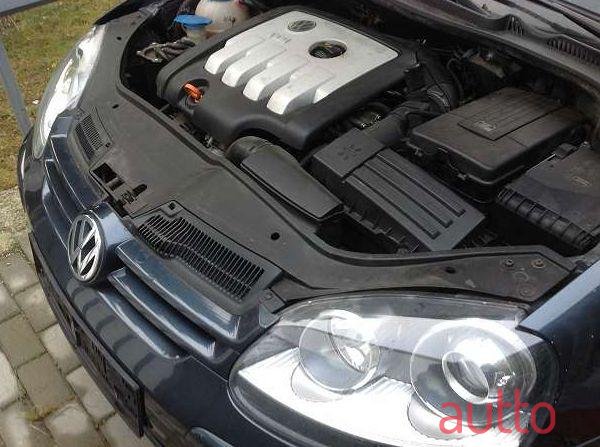 2005' Volkswagen Golf photo #2