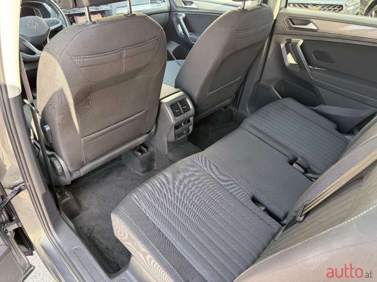 2024' Volkswagen Tiguan photo #2