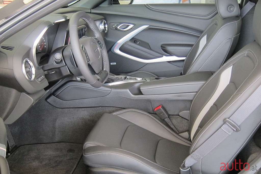 2018' Chevrolet Camaro photo #4