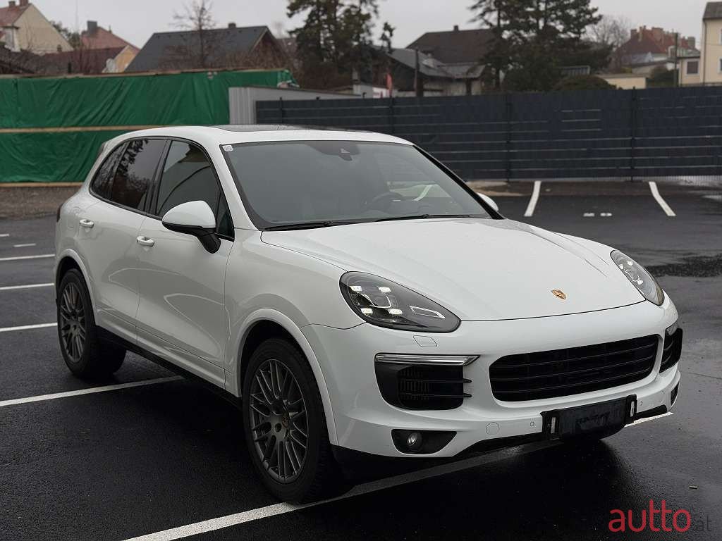 2017' Porsche Cayenne photo #2
