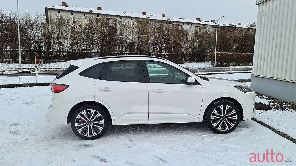 2022' Ford Kuga photo #5