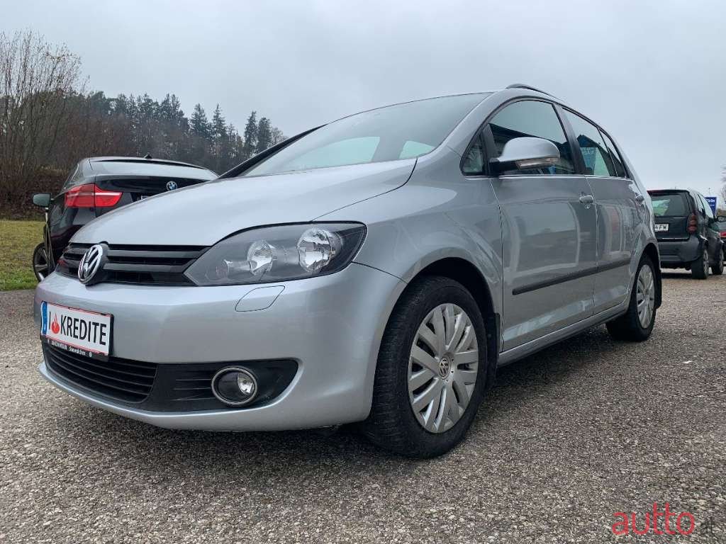 2010' Volkswagen Golf photo #6