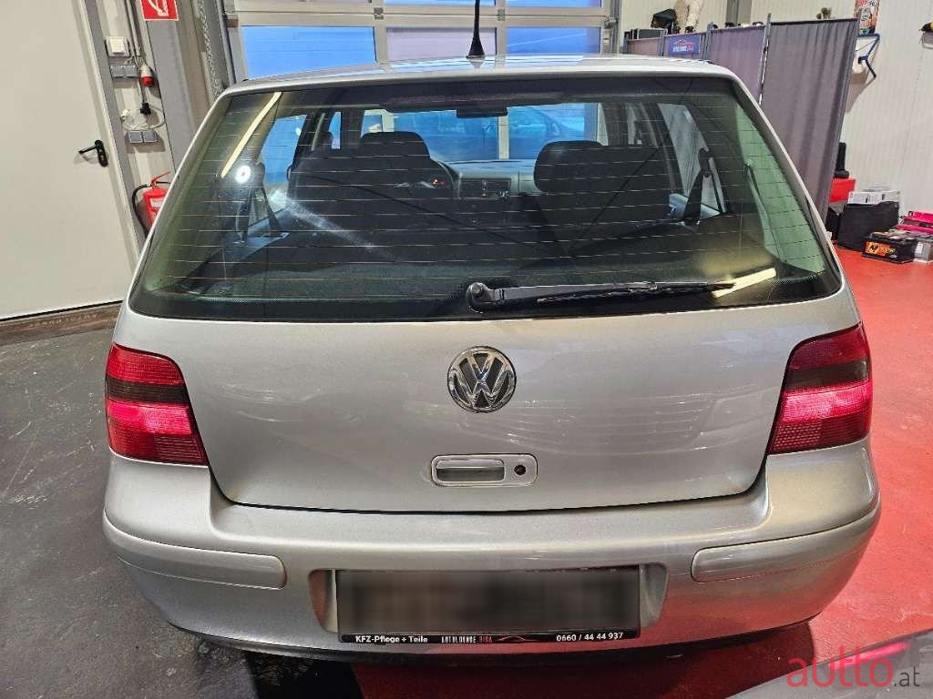 2002' Volkswagen Golf photo #6