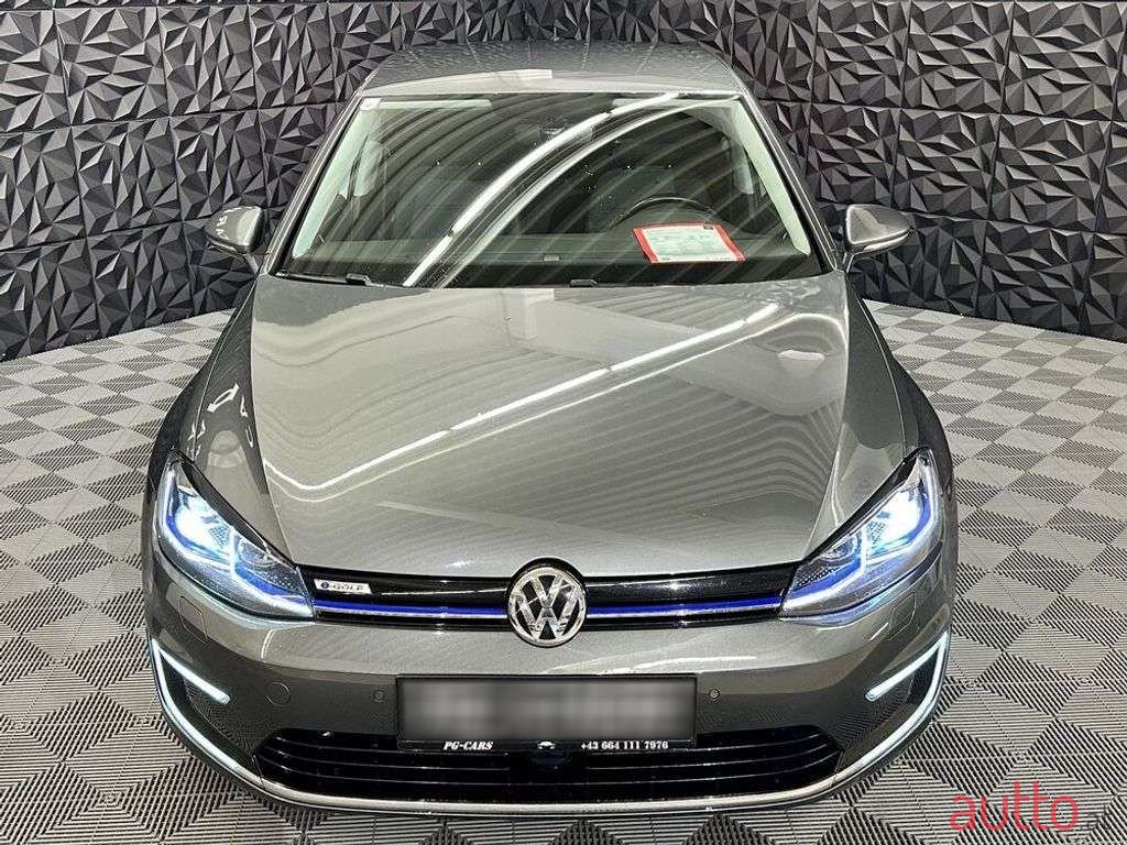 2018' Volkswagen Golf photo #5