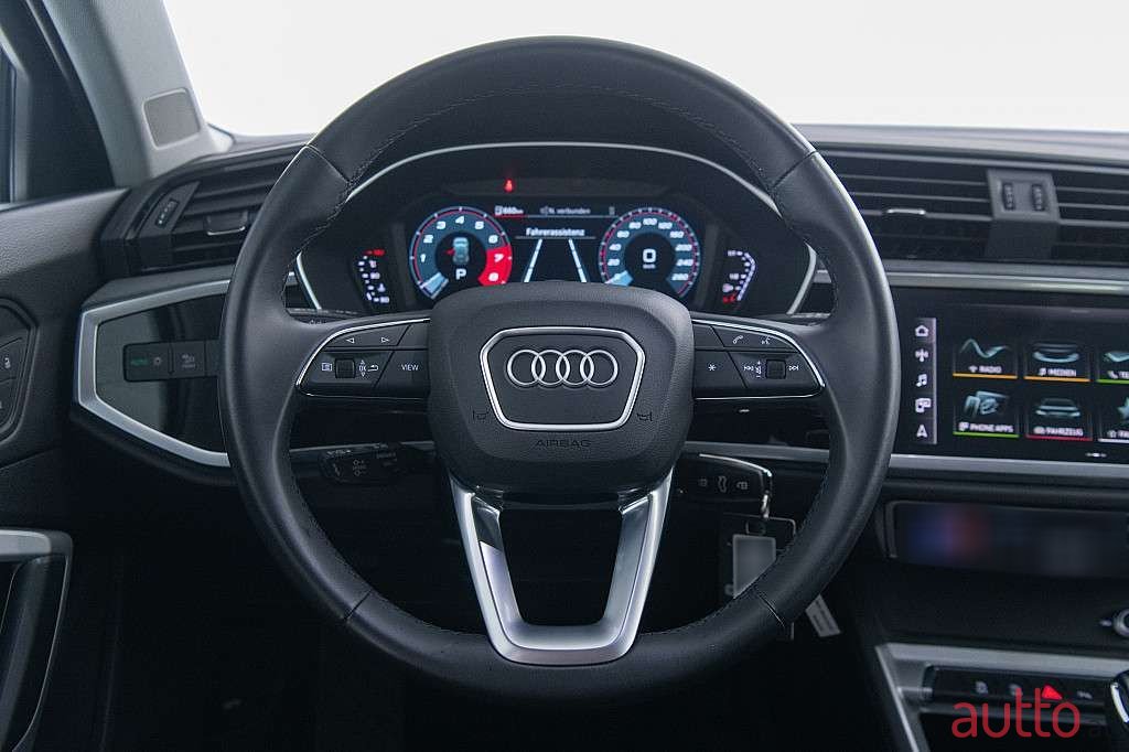 2022' Audi Q3 photo #5