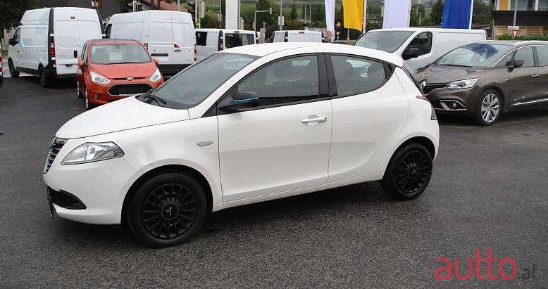 2013' Lancia Ypsilon photo #2