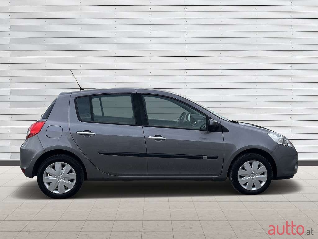 2009' Renault Clio photo #6
