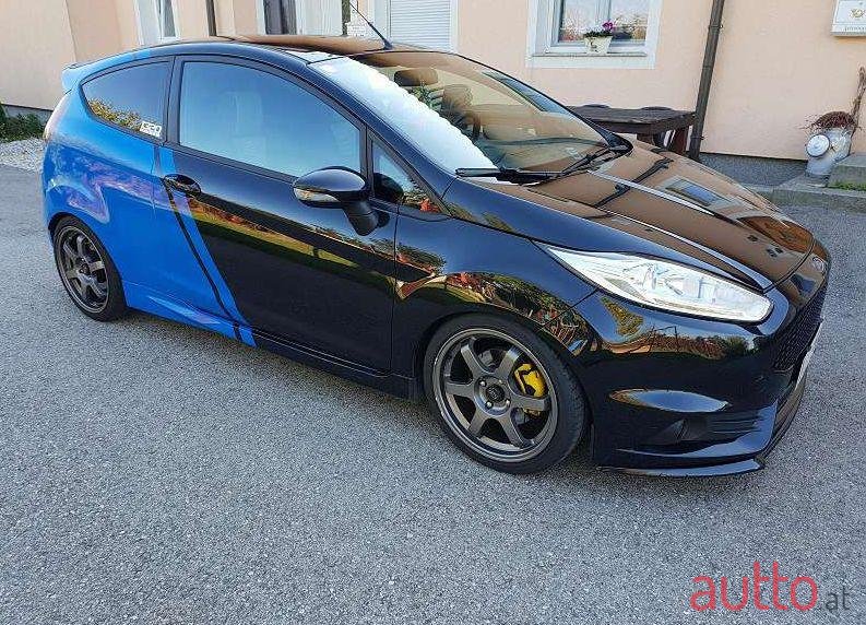 2013' Ford Fiesta photo #1