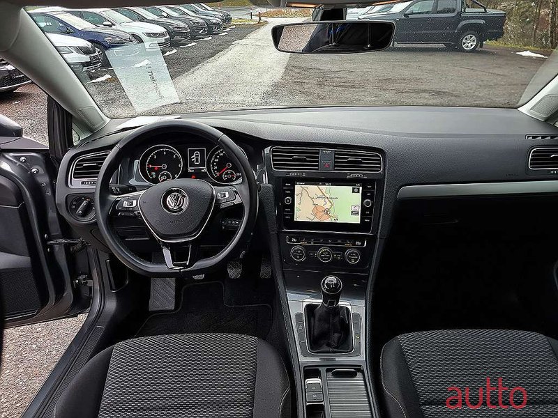 2019' Volkswagen Golf photo #4