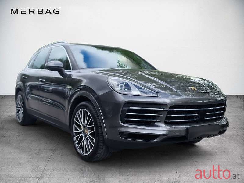 2020' Porsche Cayenne photo #4