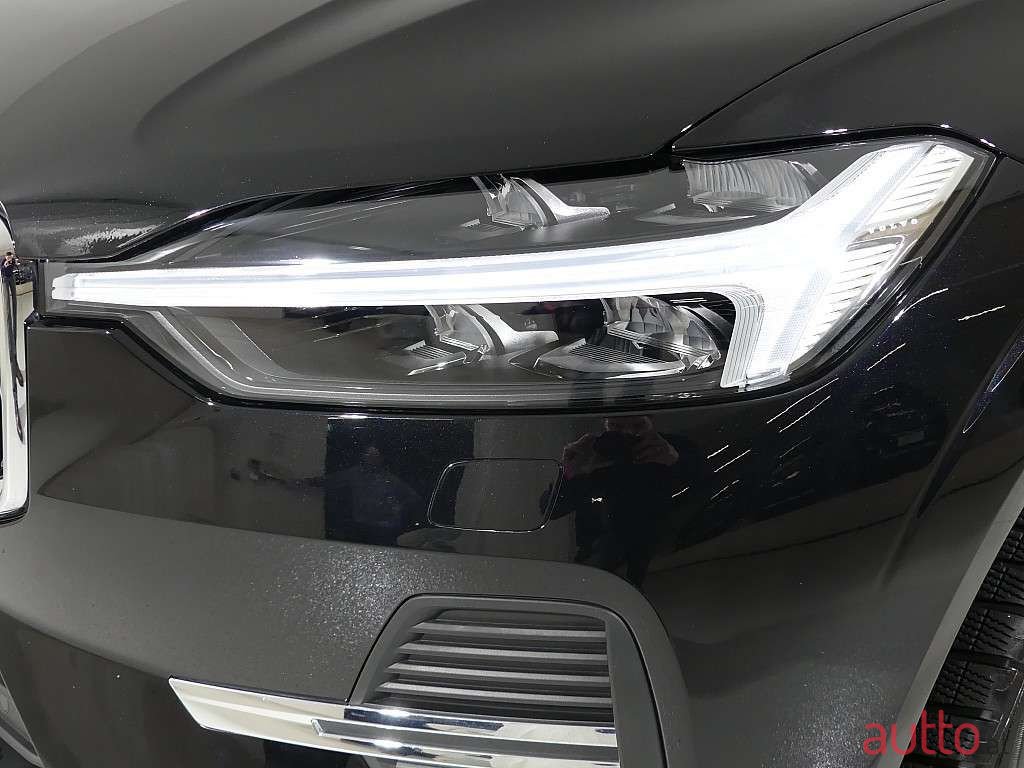 2022' Volvo XC60 photo #3