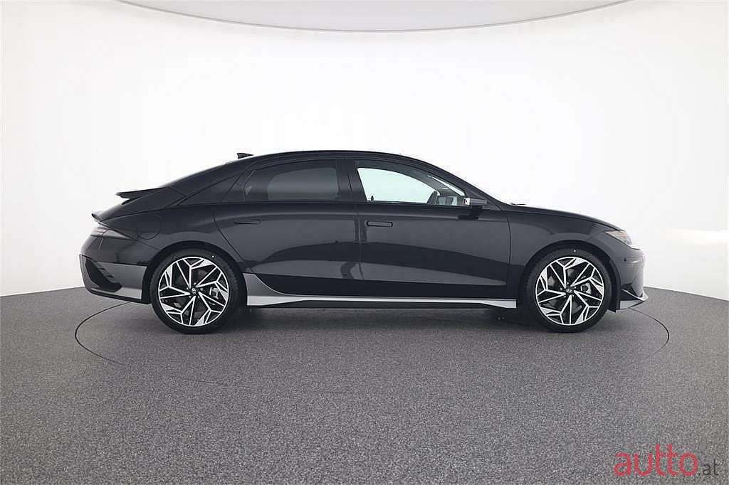2023' Hyundai Ioniq 6 photo #5