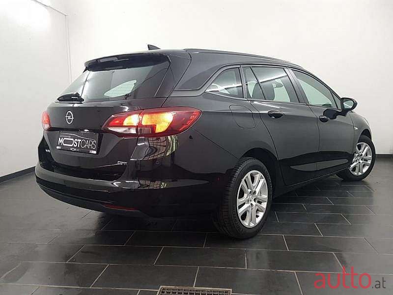 2017' Opel Astra photo #3