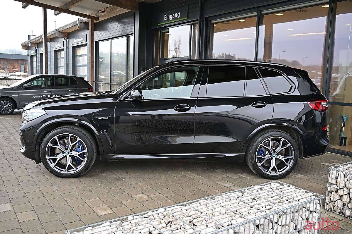 2022' BMW X5 photo #2