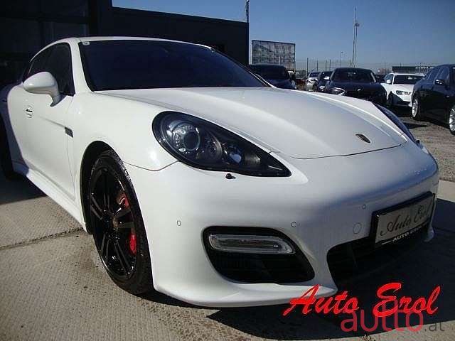 2011' Porsche Panamera photo #2