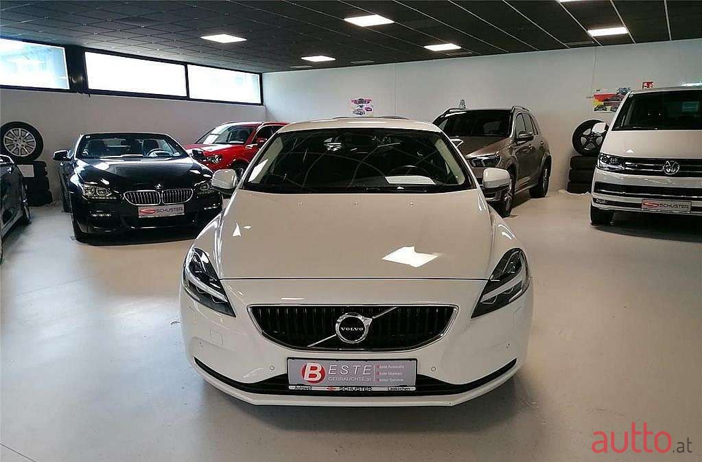 2017' Volvo V40 photo #1