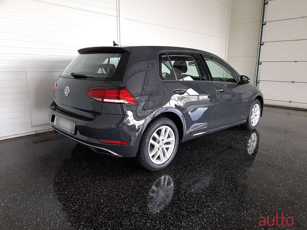 2019' Volkswagen Golf photo #2