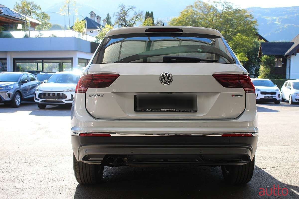 2020' Volkswagen Tiguan photo #5