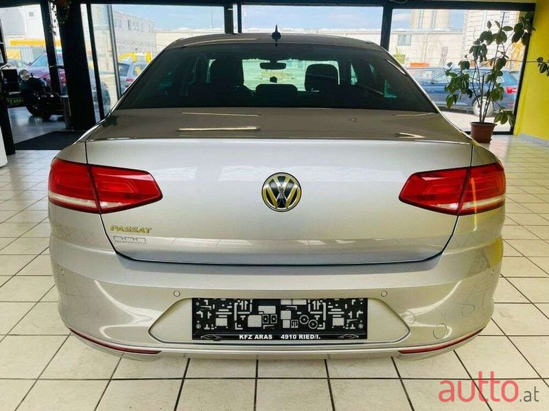 2019' Volkswagen Passat photo #6