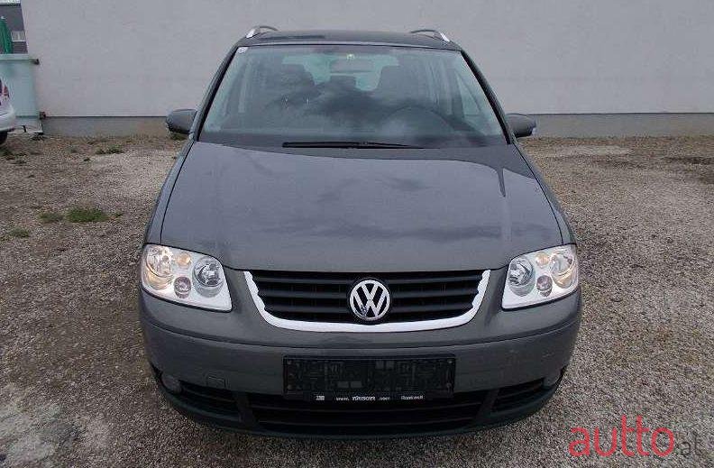 2003' Volkswagen Touran photo #1