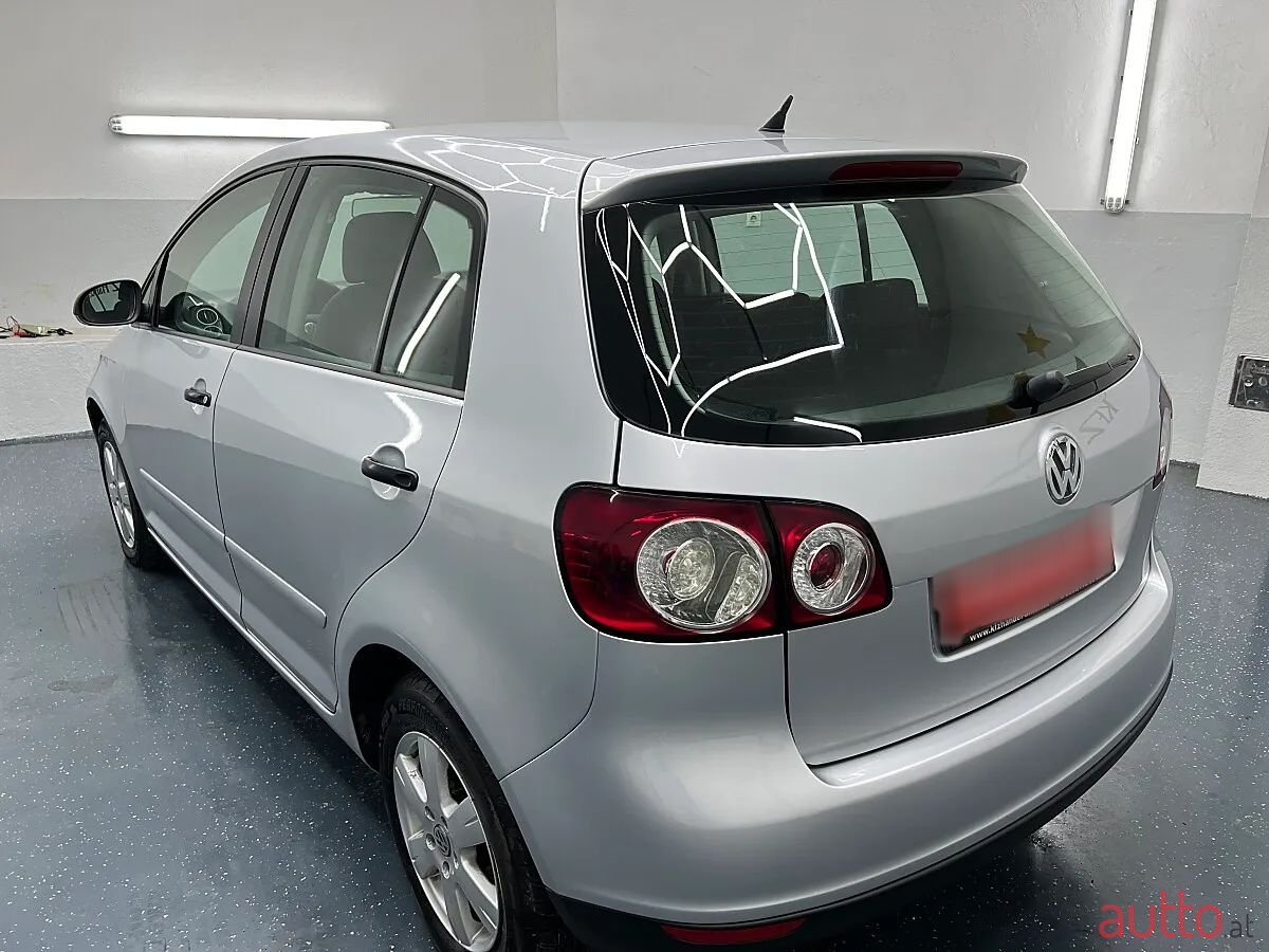 2006' Volkswagen Golf photo #3