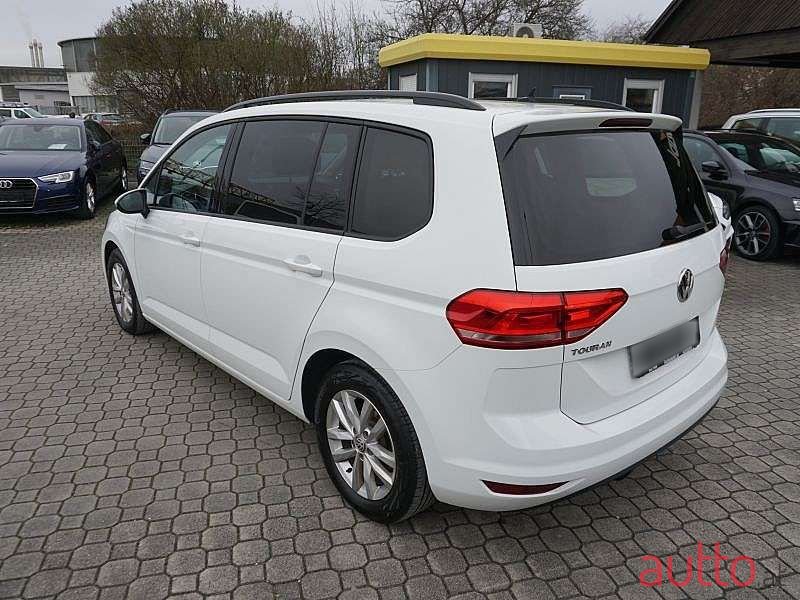 2019' Volkswagen Touran photo #4