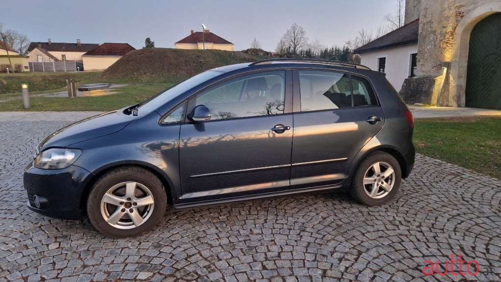 2012' Volkswagen Golf photo #5