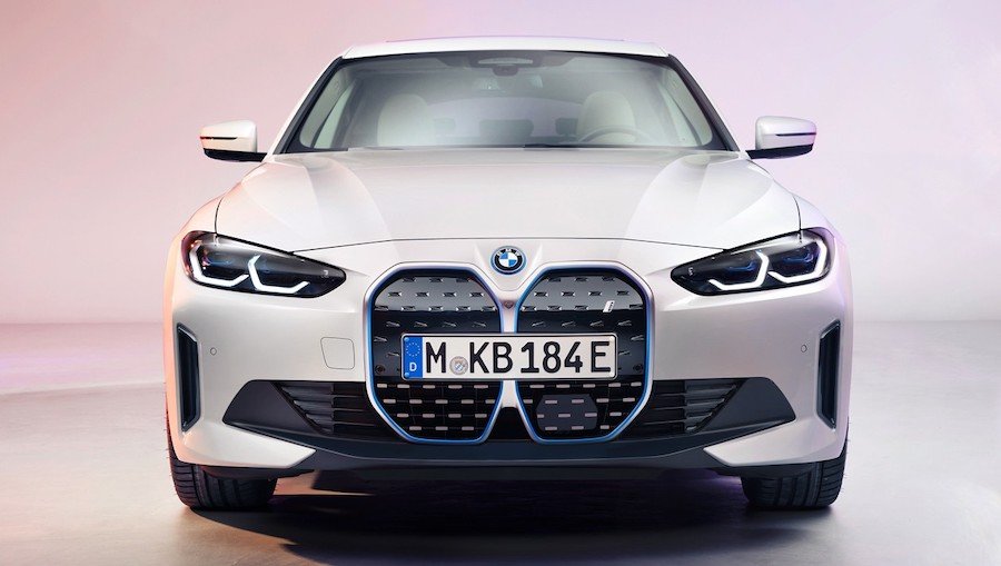 Erste Bilder des BMW i4: Das Serienmodell im Drift
